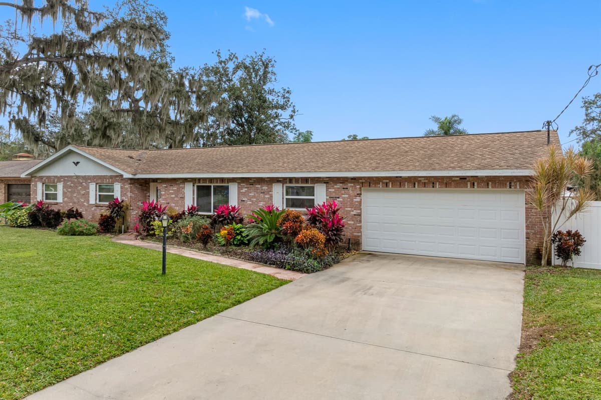 Spacious Driveway