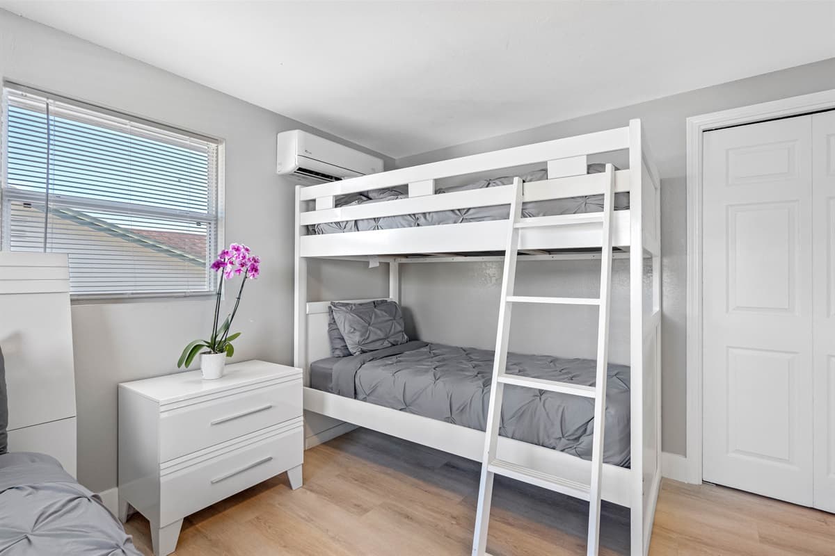 Stylish bedroom with a queen sized bed, a bunkbed, drawers and a smart TV. Perfect for a group of friends or a family with kids.