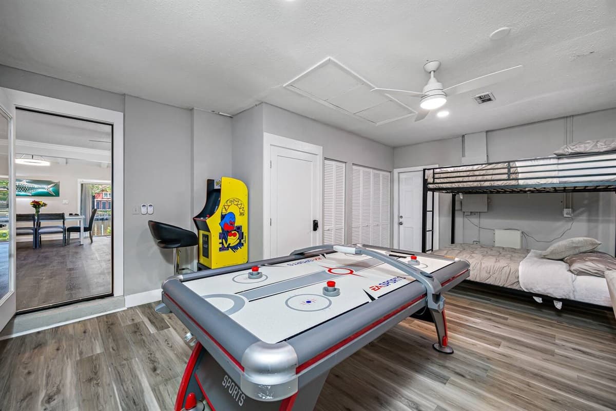 This cool and spacious room is ideal for kids' bedroom or for a small family! Don't hesitate to send us a message!