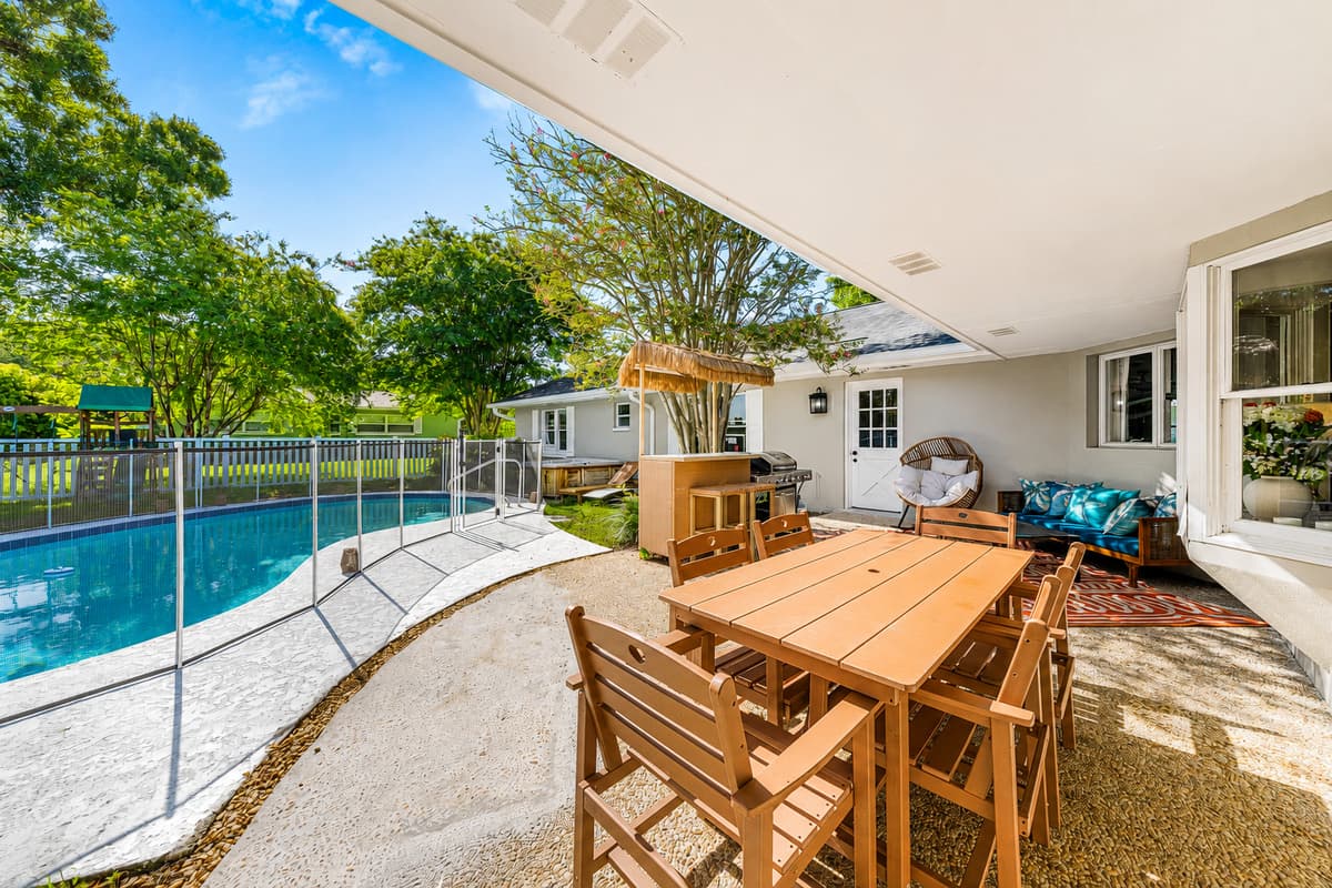 Covered table, cushioned bench, water ten feet away. Eat, swim, fun!