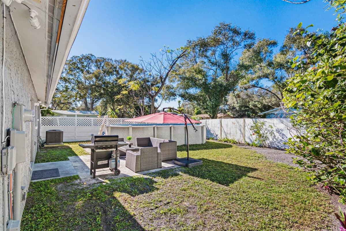 Incredible fully fenced backyard with an immaculate heated pool, beautiful trees and a lovely seating area! Have an amazing time with your family here! Inquire now?