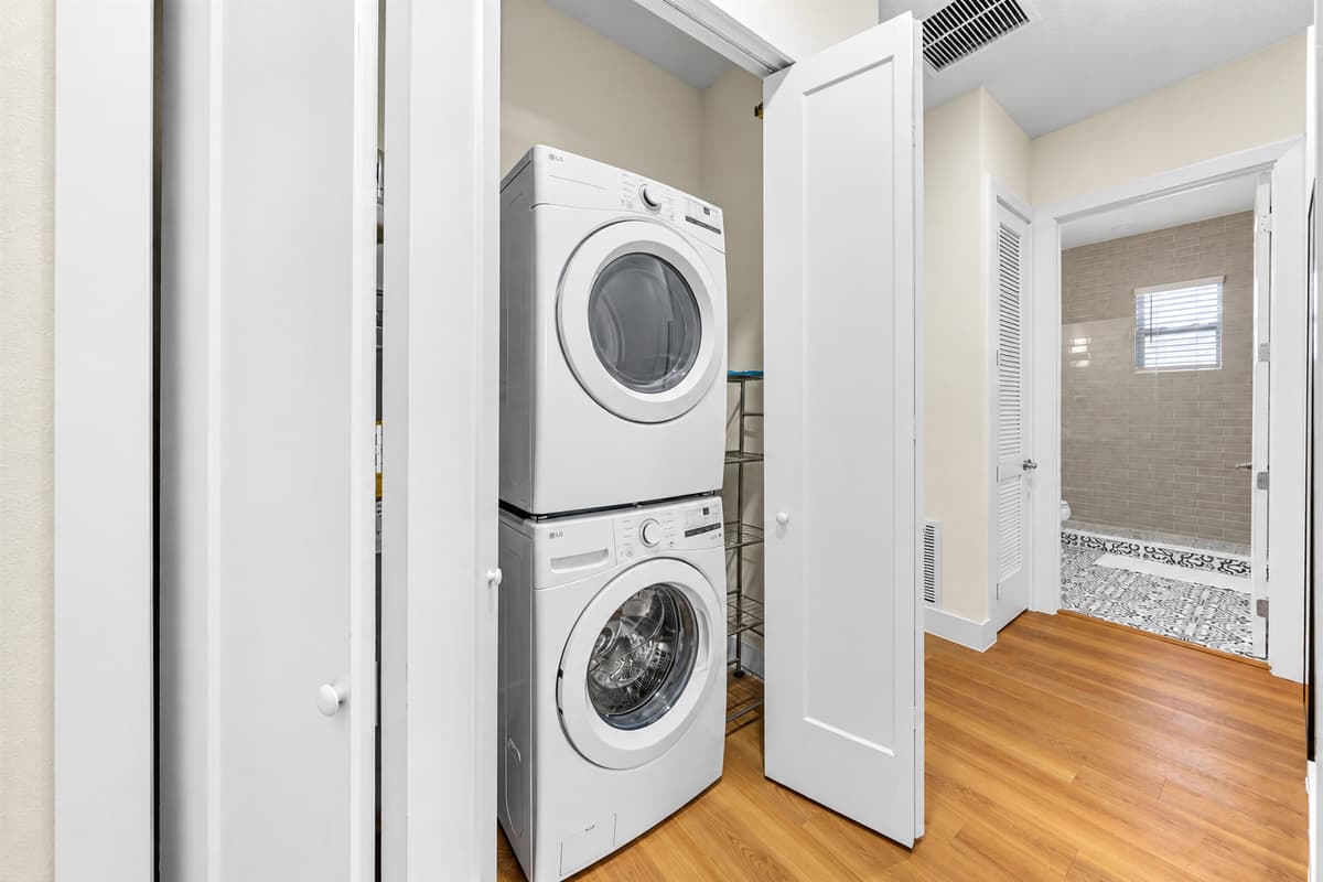 In-unit laundry: pack light, stay longer. A stacked washer and dryer sit right inside the unit. Wash beach towels, kids' clothes, or work shirts without a laundromat trip. Ideal for week-long and extended stays.