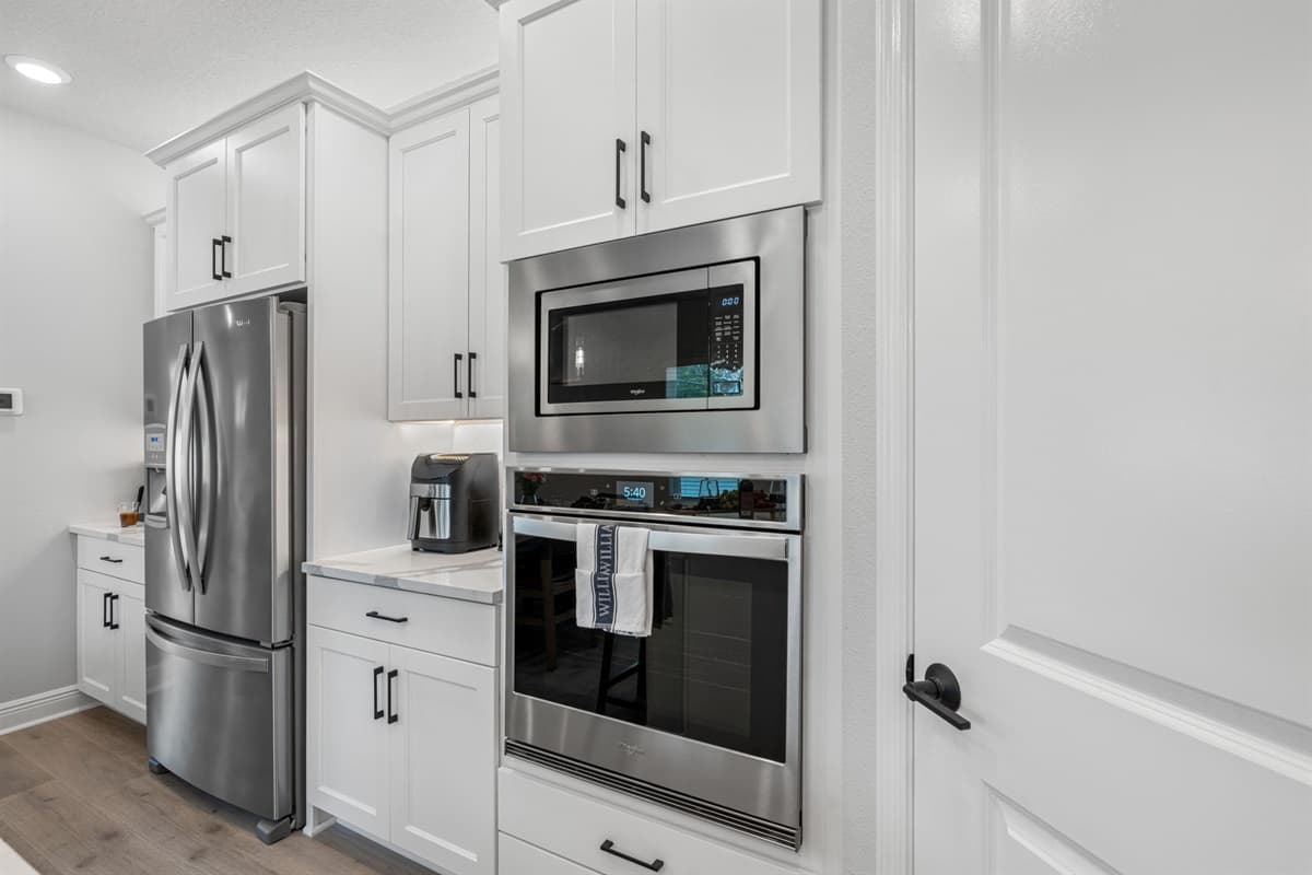 A state-of-the-art range beckons with its precision temperature control and versatile cooking options.