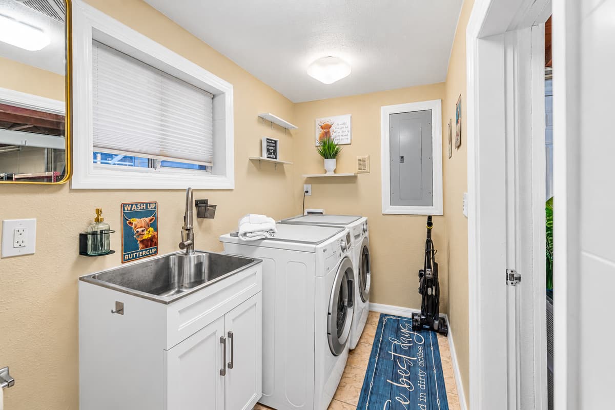 Bathroom/Laundry Area