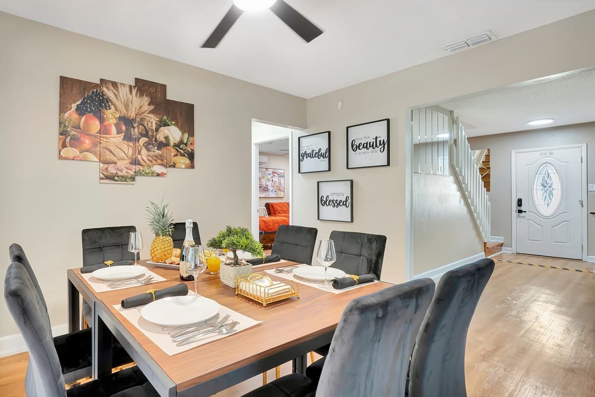 A dining experience that seamlessly combines comfort, convenience, and a touch of outdoor allure.