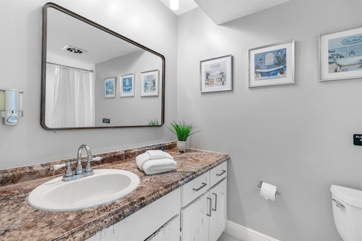 A beautifully kept bathroom with all the essentials for a relaxing stay.