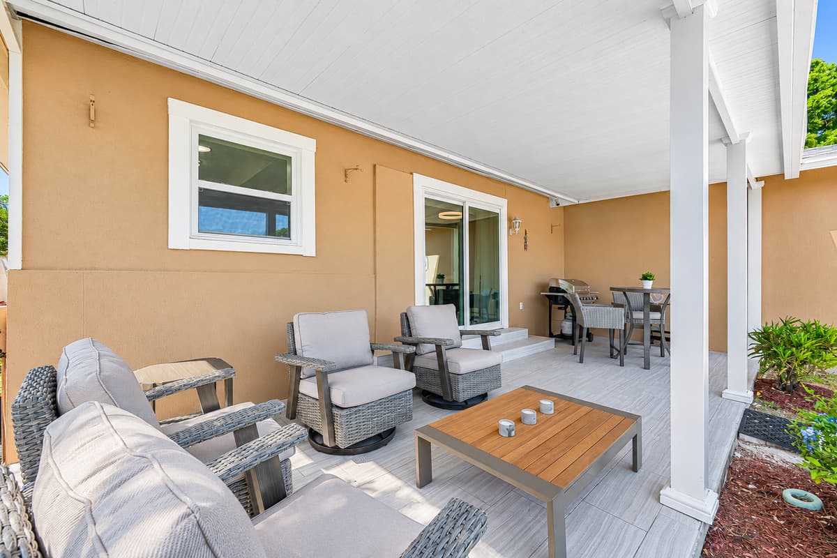 Enjoy a cup of coffee or tea in our elegant patio area, while admiring the beautiful scenery in front of you! Don't hesitate to send us a message!