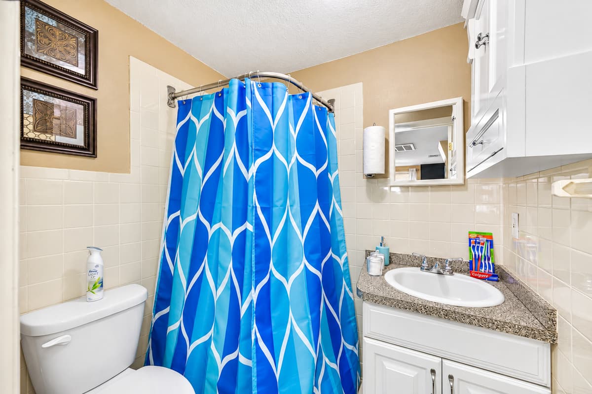 Amazing bathroom with toilet, sink, bathtub, and shower. Feel fresh and clean after a long day of travel from your home to your home away from home. If you are interested in this property, send us an inquiry now!