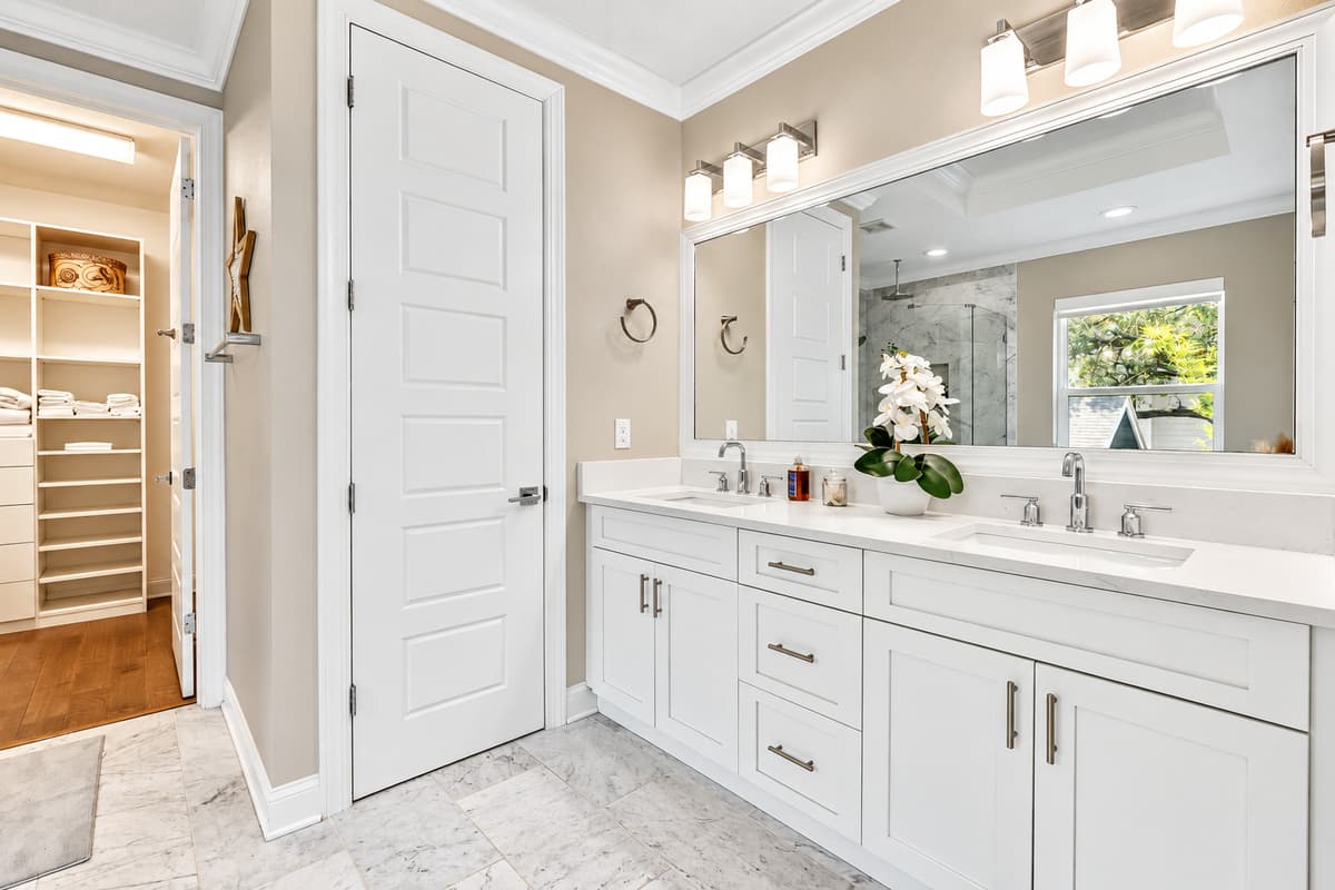 The toilet's efficient design and contemporary look make it a practical and stylish addition, ensuring all your needs are met with ease.
