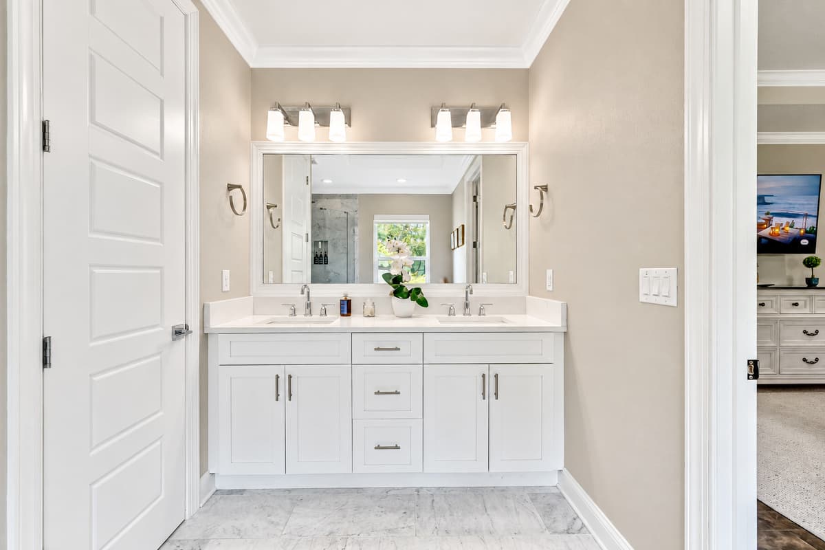 This full bathroom is thoughtfully designed to offer both practicality and luxury, ensuring a comfortable experience for all who stay.