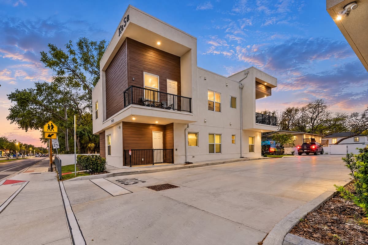 Build exterior - Parking