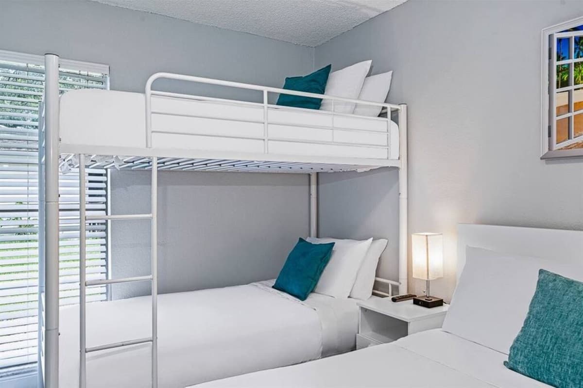 Spacious beautiful bedroom perfect for a group of friends or small family with comfortable queen sized bed, single bunkbed, drawers for storage, and a smart TV. If you think this property suits your needs, send us an inquiry now!