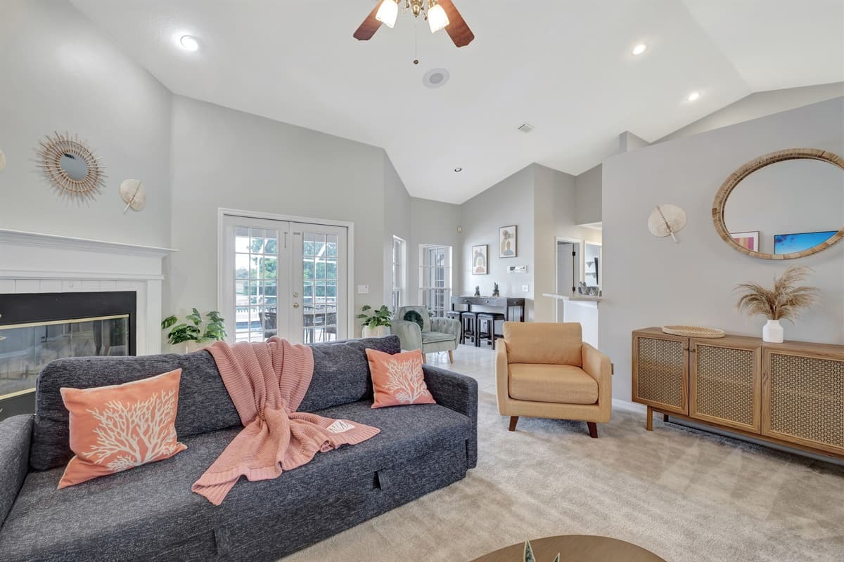 Our living room boasts a perfect balance between modernity and natural beauty, showcased by the wooden elements adorning the coffee table and console.