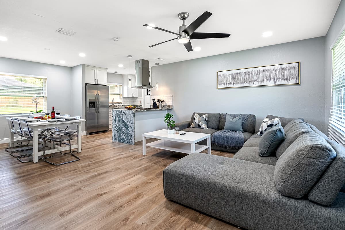 Feel at home while in this open area for relaxing, cooking and eating great meals. What more could you ask for? Please don't hesitate to send us a message!