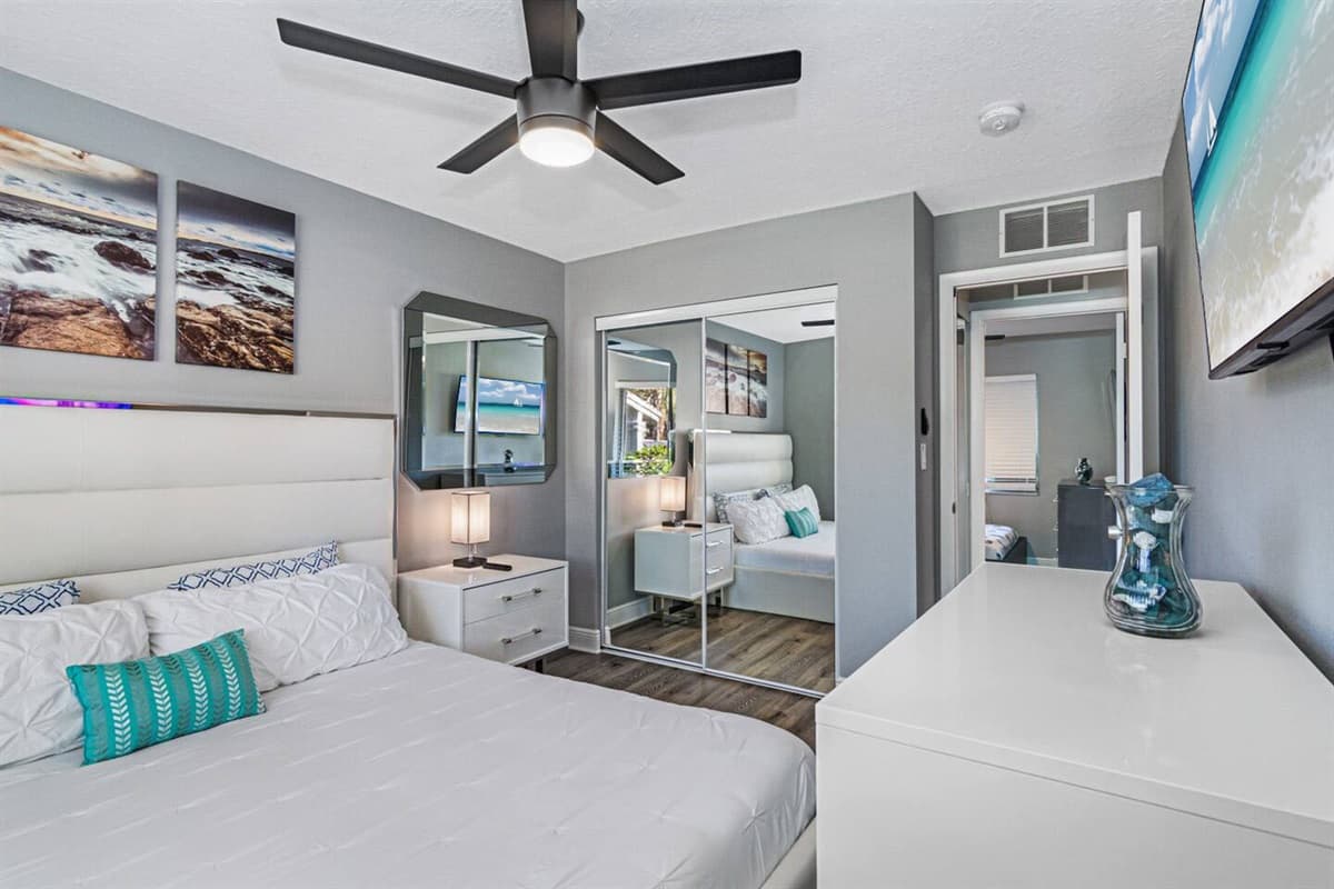 Wanted to have a comfortable sleep like you're just at home? Worry not! This bedroom is perfect for you as if has everything you'll ever wish for! 