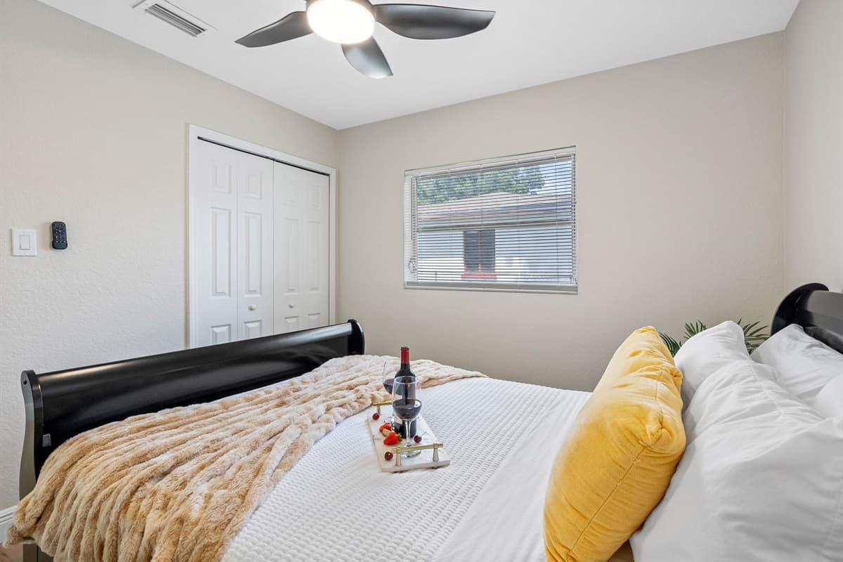 This serene space features a plush queen-size bed, ideal for couples or solo travelers looking to unwind after a day of exploring Tampa.