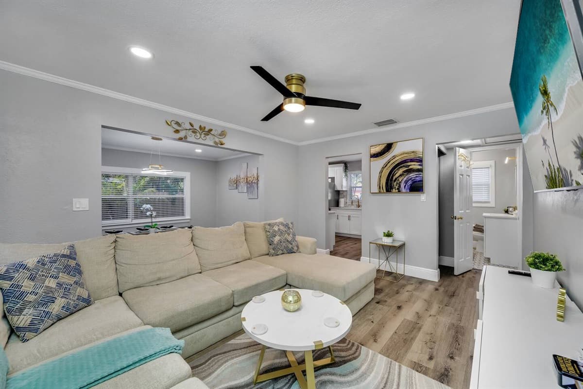 Our incredible living area has a smart TV and a comfortable and modern L-shaped couch. Create wonderful memories with family and friends while on vacation! 