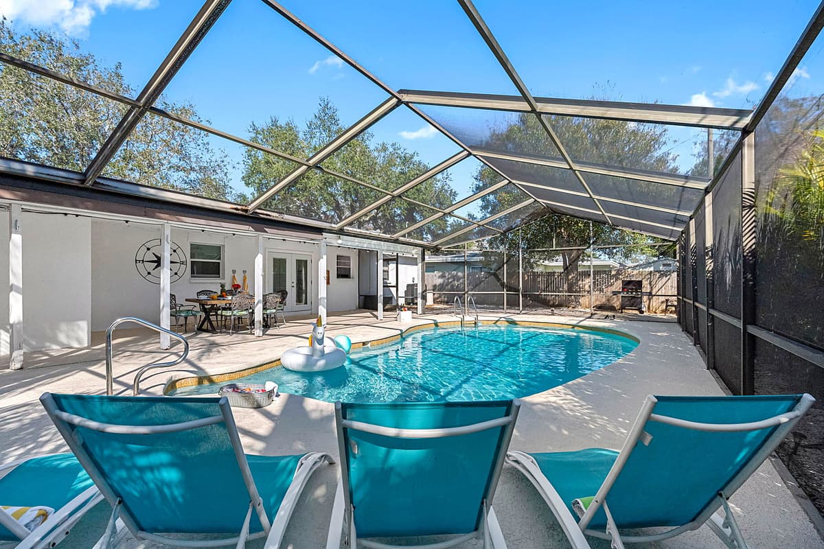 The pool is equipped with a protective cover net, ensuring added safety while maintaining the pristine water quality.