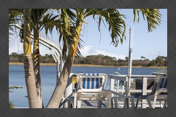 Whether you're seeking peaceful solitude, quality time with loved ones, or a place to unwind and appreciate the wonders of nature, our outdoor area offers the ideal setting.