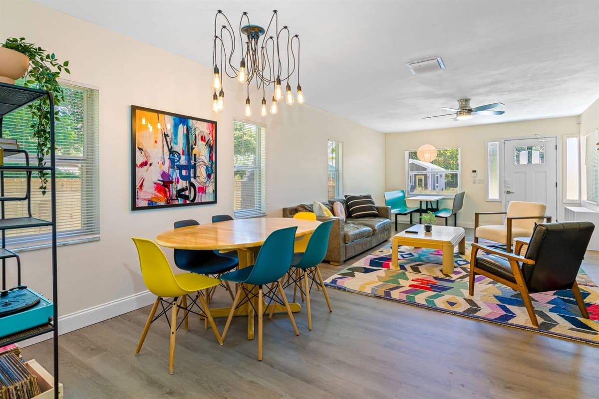Share great meals with loved ones at our beautiful 6-seater dining table.
