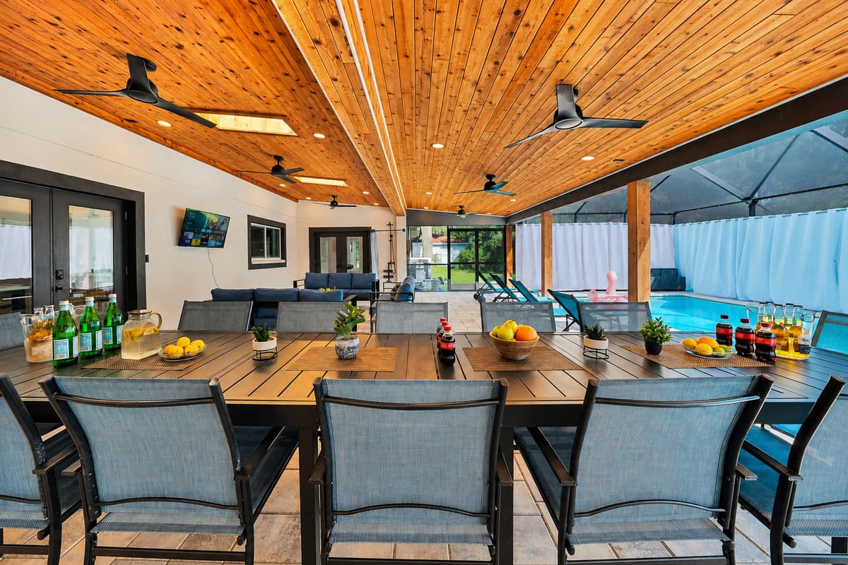 Sit the whole party down at one table — the thing most Tampa rentals quietly can't do.