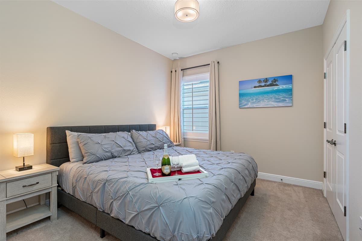 Your comfort is our priority! This room has a lovely, comfortable king -size bed, drawers, and a smart TV! Have the best sleep ever! Send us a message now!