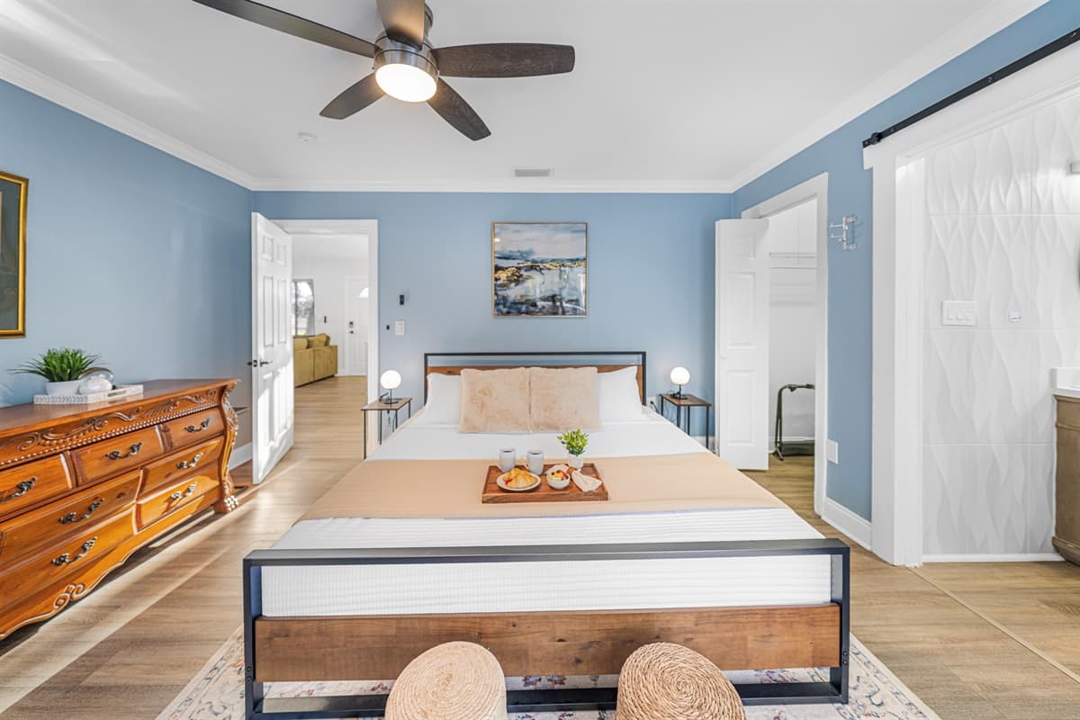 The king-size bed anchors this inviting bedroom, offering plush comfort and a peaceful ambiance.