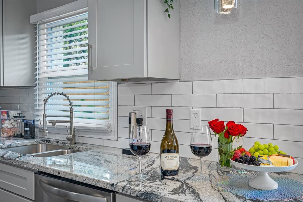 Are you a foodie? Eat great food freshly made in our fully equipped kitchen.