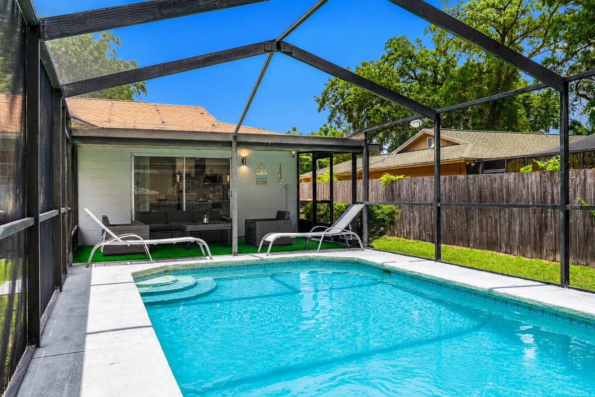 Our incredible pool is heated and is great any season! We maintain 85℉ temperature for you to enjoy swimming regardless of the weather. Bring everyone you love! If you like this property, send us an inquiry now!
