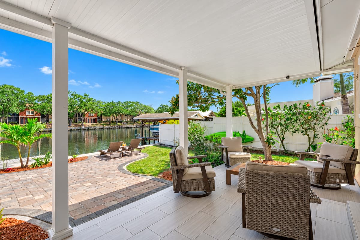 The carefully positioned seating areas ensure that you can savor these views while enjoying the company of friends or simply immersing yourself in a captivating book.