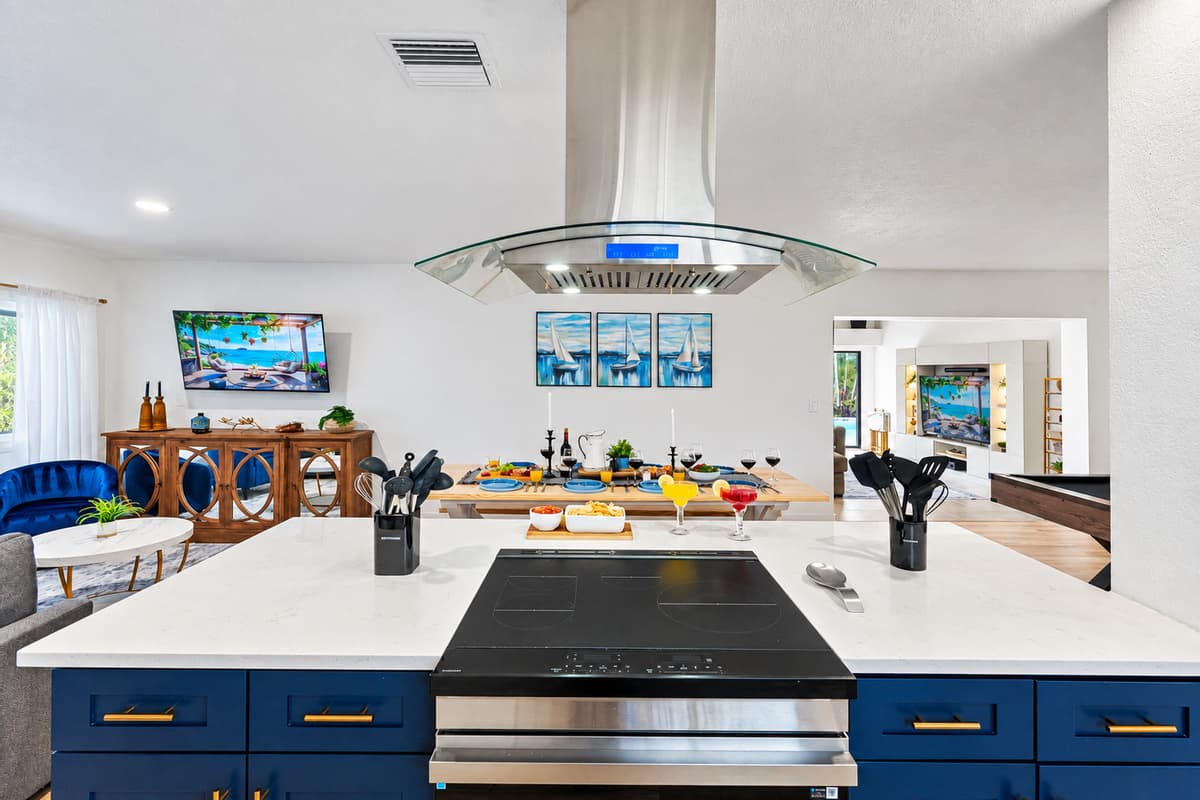 Whether you're prepping a family feast or a beach picnic, this kitchen delivers.