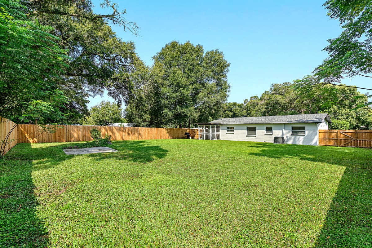 Let your kids play and run without you worrying about their safety! The spacious fully fenced backyard where your family and friends can hang out! Send us an inquiry now!