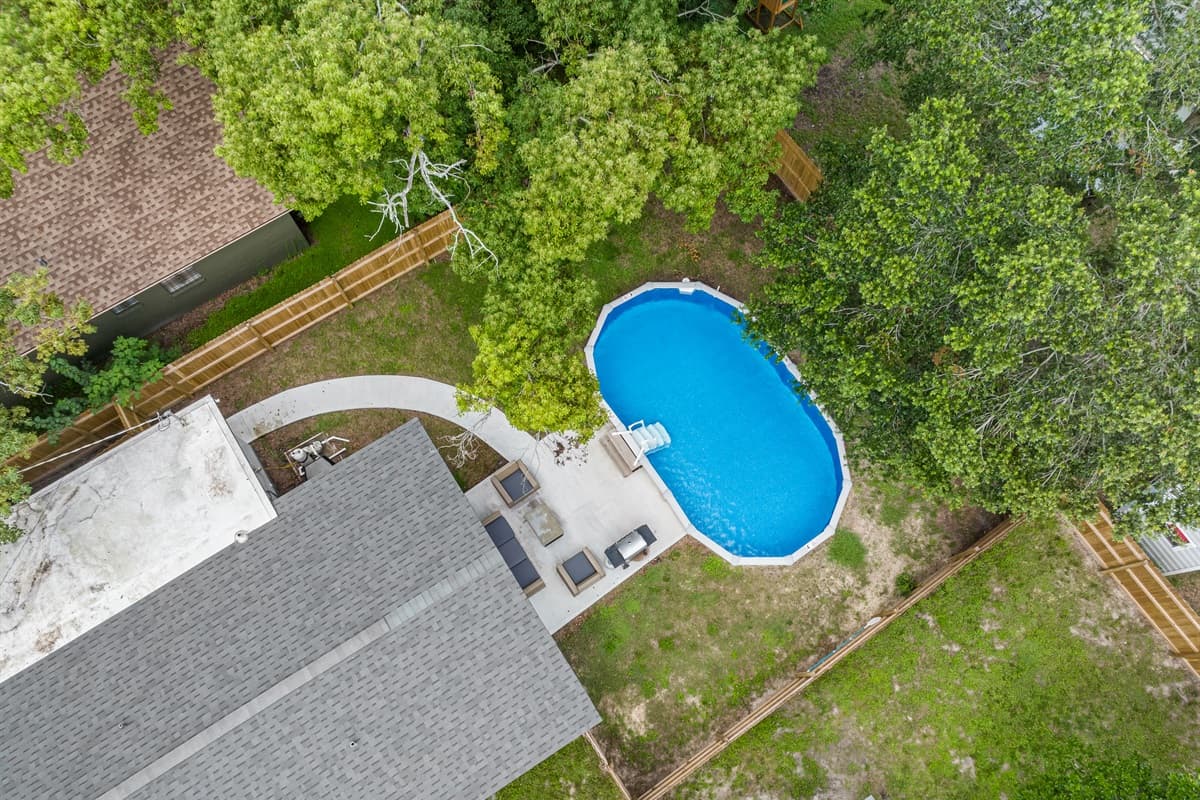 Aerial view of our beautiful property and the stunning surroundings. If this is what you've been looking for, send us a message now!