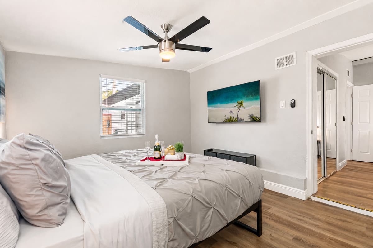 Whether you prefer to snuggle up under the covers or sleep with a gentle breeze, the fan will help you achieve the perfect sleeping conditions.