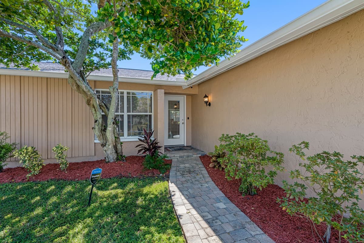 This entryway will welcome you and make you feel at home once you reach the property that has beautiful plants and a well maintained lawn. If you like what you see, send us an inquiry!