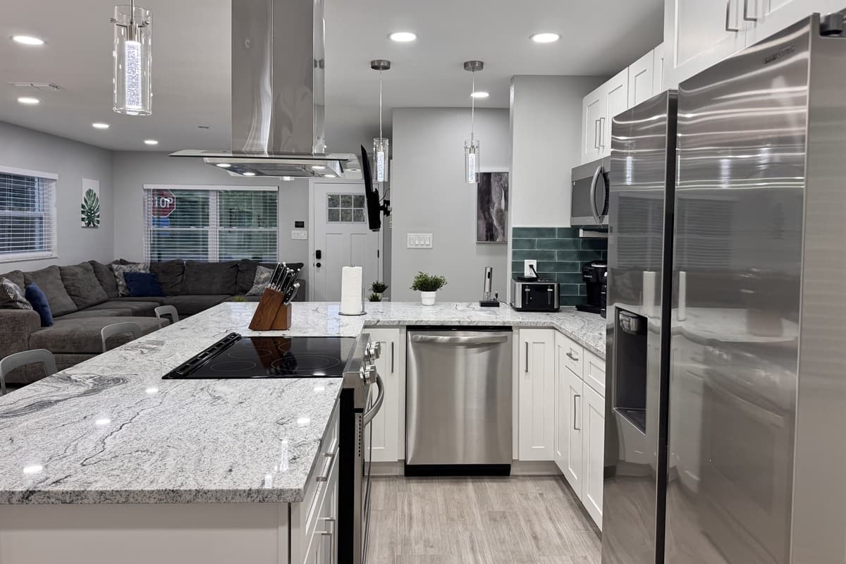 Inside, you’ll find a comprehensive selection of cookware, utensils, and dinnerware, including pots, pans, knives, and baking sheets, as well as plates, bowls, and glassware.