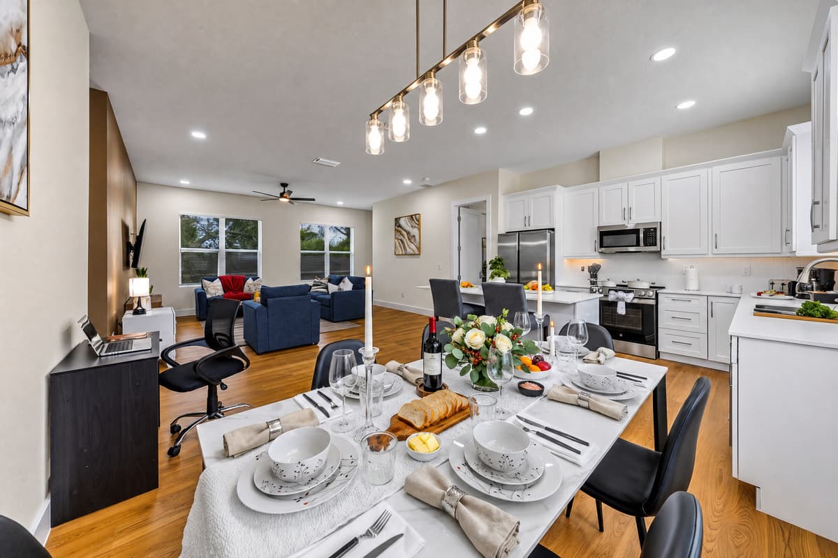 Spacious open-plan layout featuring a fully equipped kitchen, dining area, and comfortable living room—ideal for group gatherings and relaxing stays.