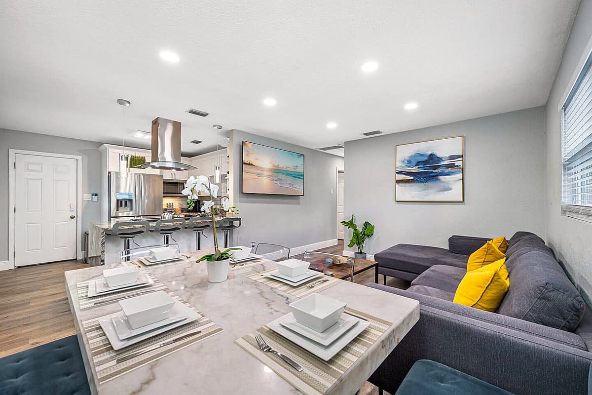 Share amazing stories with family and friends while having great meals in this lovely dining area! This is the best time to catch up! Inquire now!