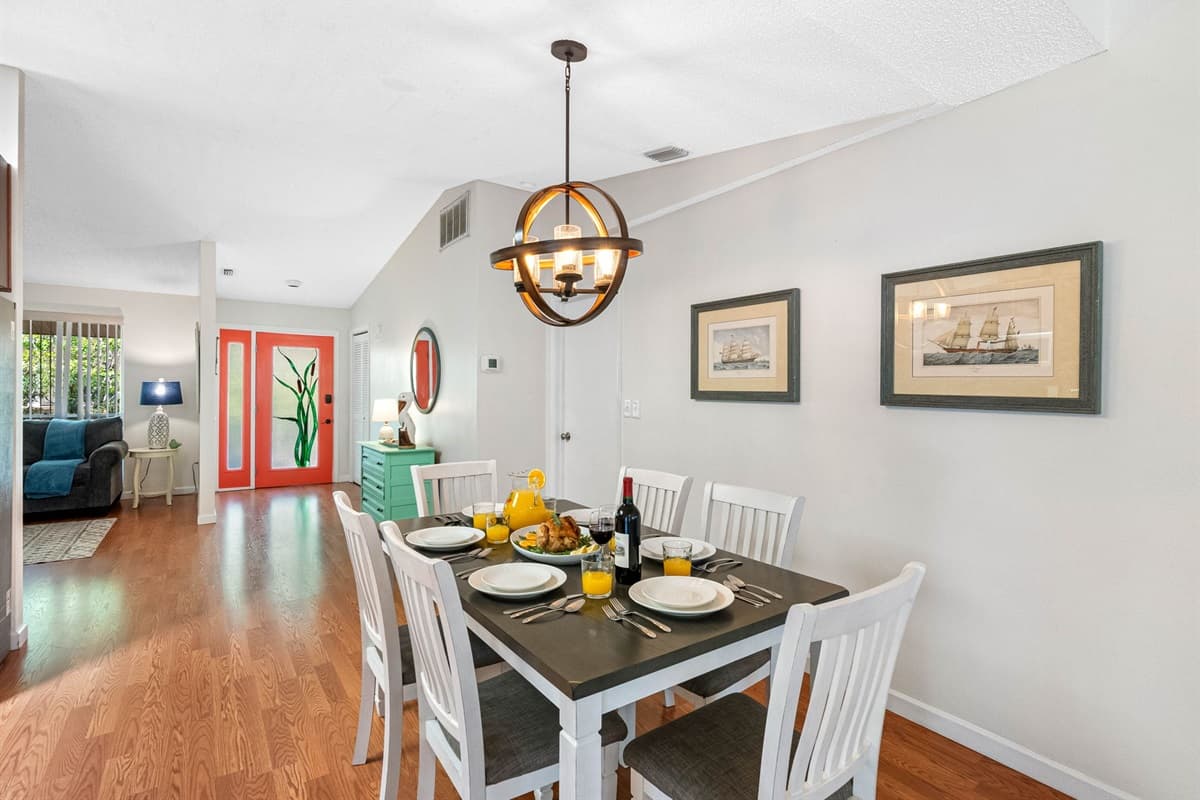 This dining set provides a comfortable and inviting space for family and friends to gather and enjoy meals together, fostering a warm and communal atmosphere.