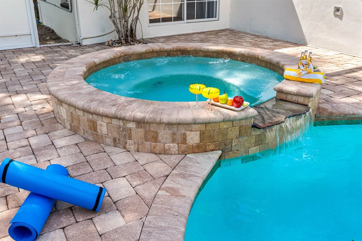 Crystal-clear pool with an attached bubbling spa creates the ultimate relaxation retreat.
IMPORTANT NOTE: The spa isn’t a traditional hot tub. It has jets, but it’s designed more for relaxing than for a full hot tub or sauna experience.