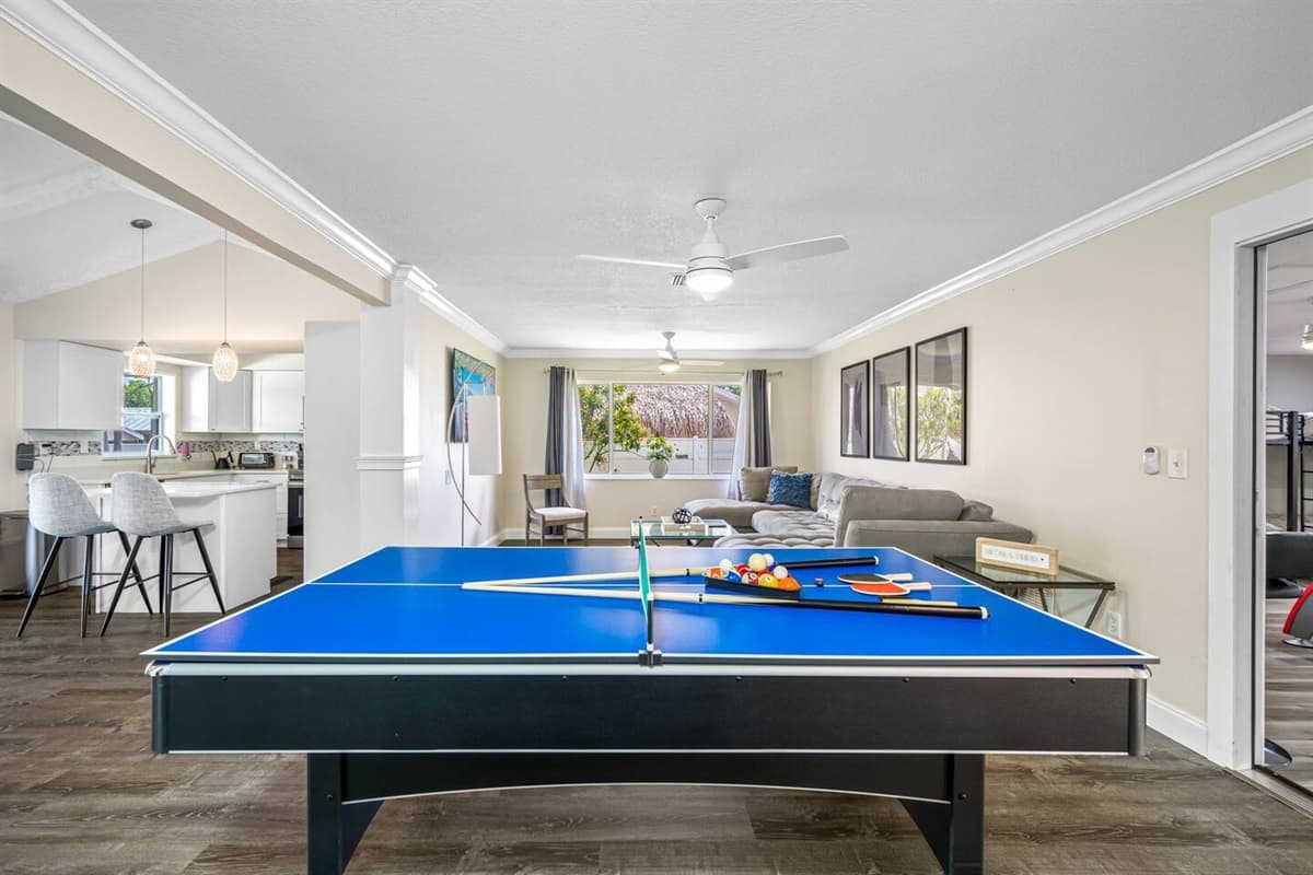 Who wouldn't love this great place with pleasant ambiance, cool amenities and a wonderful view of the lake? Make memories with us! Send us an inquiry now!