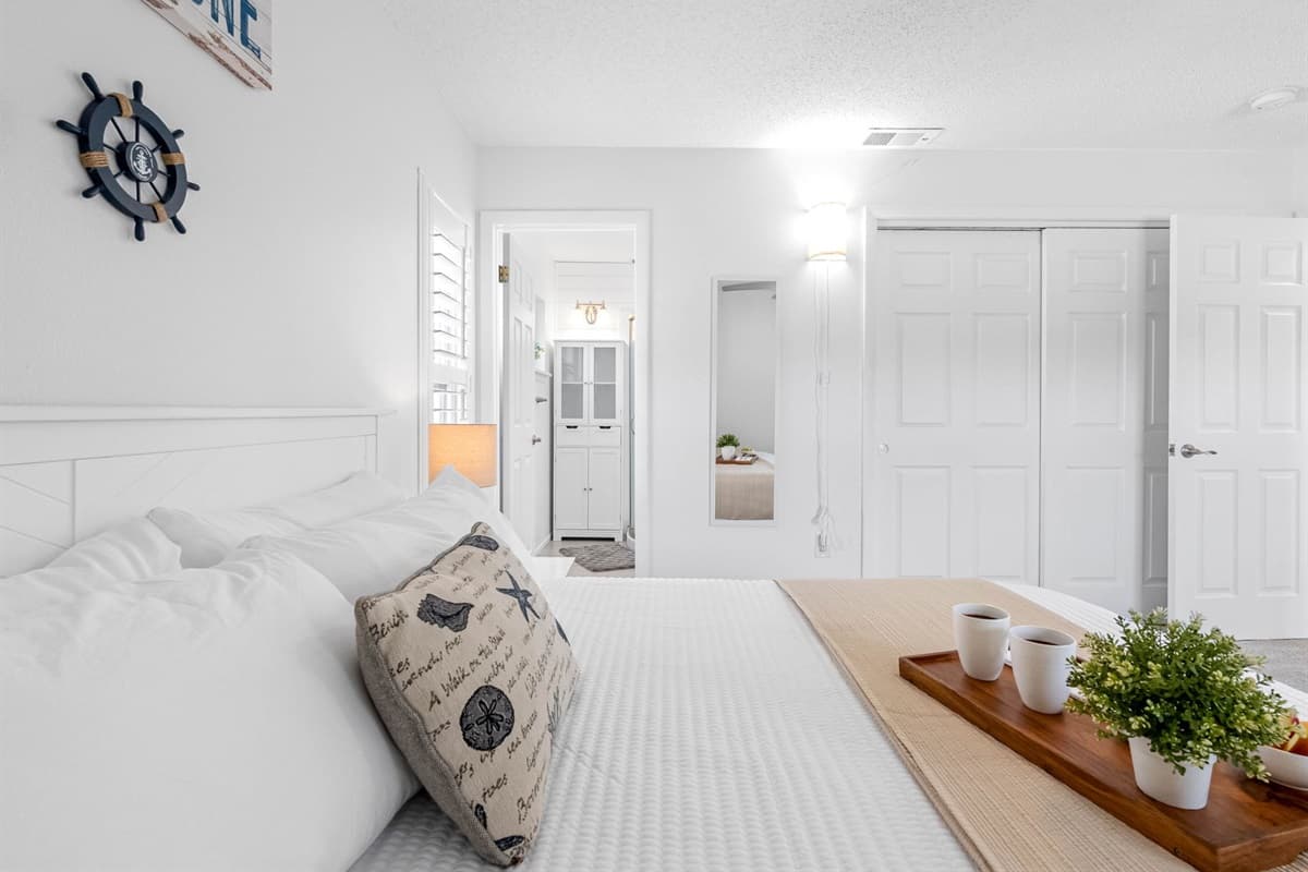 Spacious and light-filled, this king suite invites you to fully relax.