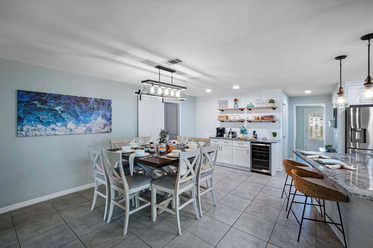 With a large table, modern lighting, and open shelving, this space is perfect for group dining or family gatherings.