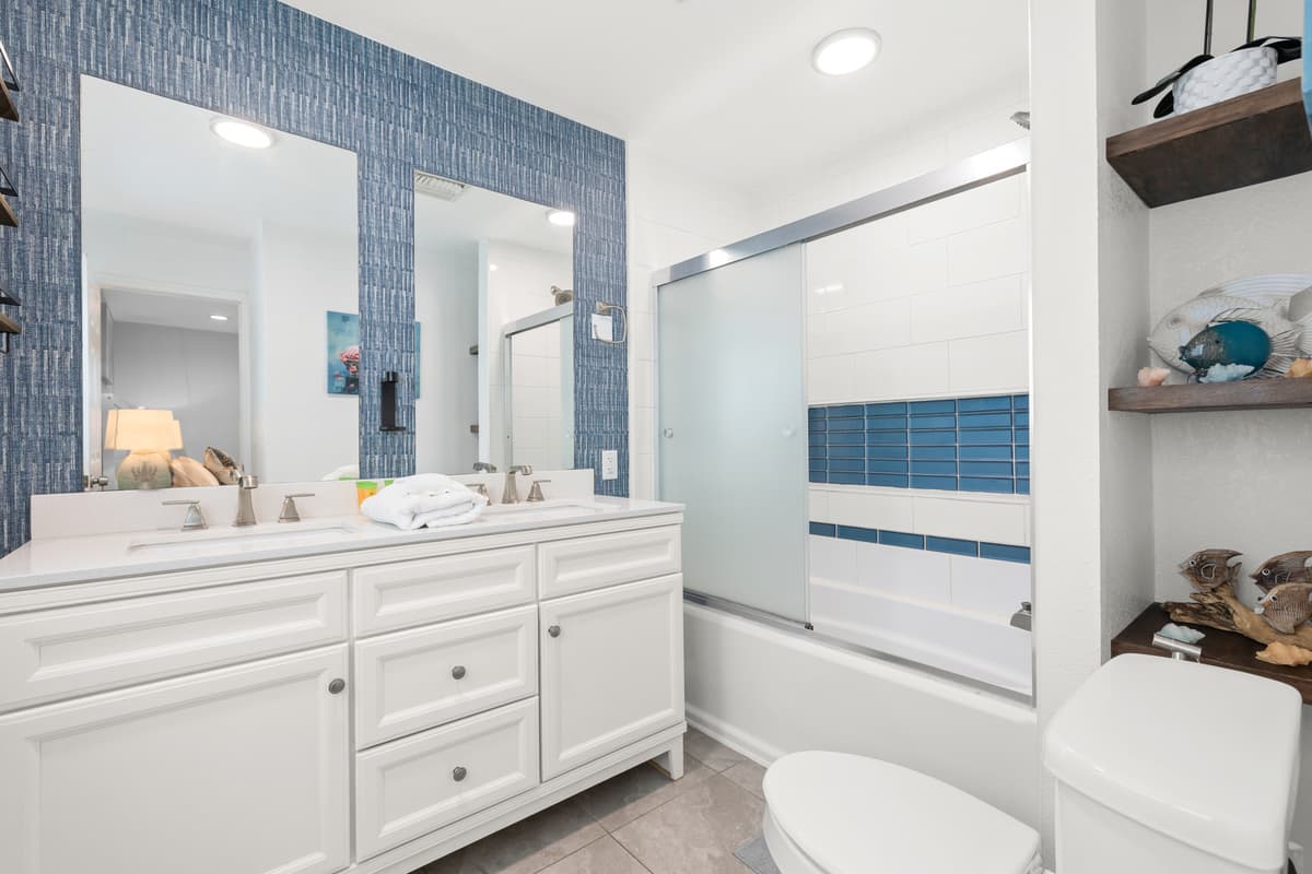 Bathroom details at Flamingo Palms.