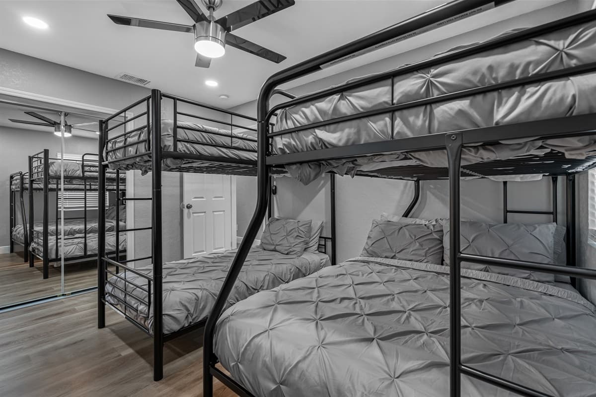 New setup for this bedroom: 1 queen bed and 1 bunk bed (twin over twin). New photos coming soon!