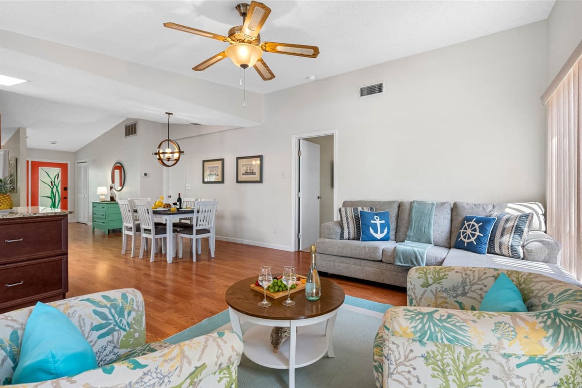 The natural light streaming through the windows enhances the room's airy ambiance, creating an inviting atmosphere ideal for relaxation and social gatherings.