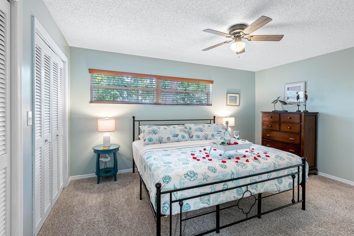 The centerpiece of the room is a plush king-size bed, dressed with soft, high-quality linens and supportive pillows to ensure a restful night's sleep.