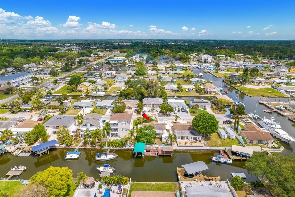 Aerial view of the neighborhood and the beautiful spots in the area surrounding the property. Who wouldn't love that? Have questions? Send us a message now!