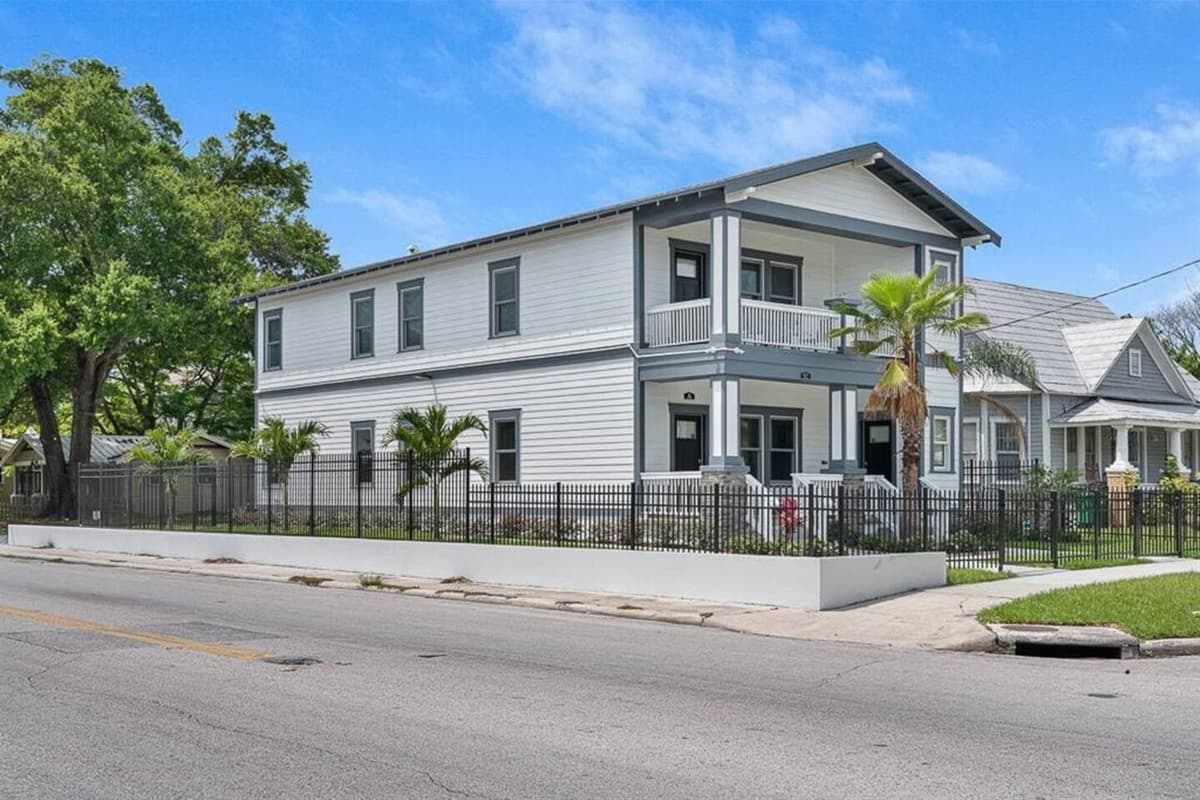The impeccable side perspective of the house. Who doesn't love a view of green grass, beautiful plants and trees around the house? If you like what you see, send us a message as soon as possible!