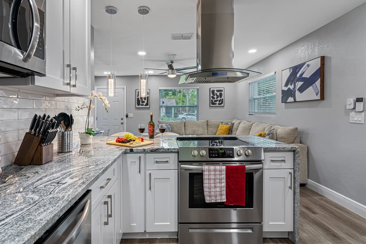 Are you a foodie? Do you like baking while on vacation? You would love this kitchen because it has all you would need to make good food and of course, coffee! To all the foodies out there, what are you waiting for? Send us a message now.